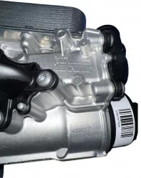 Корпус масляного фильтра (2.0 cdti m9r) с радиатором охлаждения (оригинал) Renault Megane I, Scenic I, Espace IV, Trafic II, Opel Vivaro a, Nissan Primastar (арт. 8200797762)