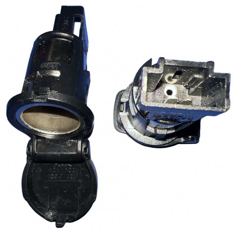 Розетка 12v (оригинал) Renault Logan I, Sandero I, Lada Largus (арт. 253312923R)